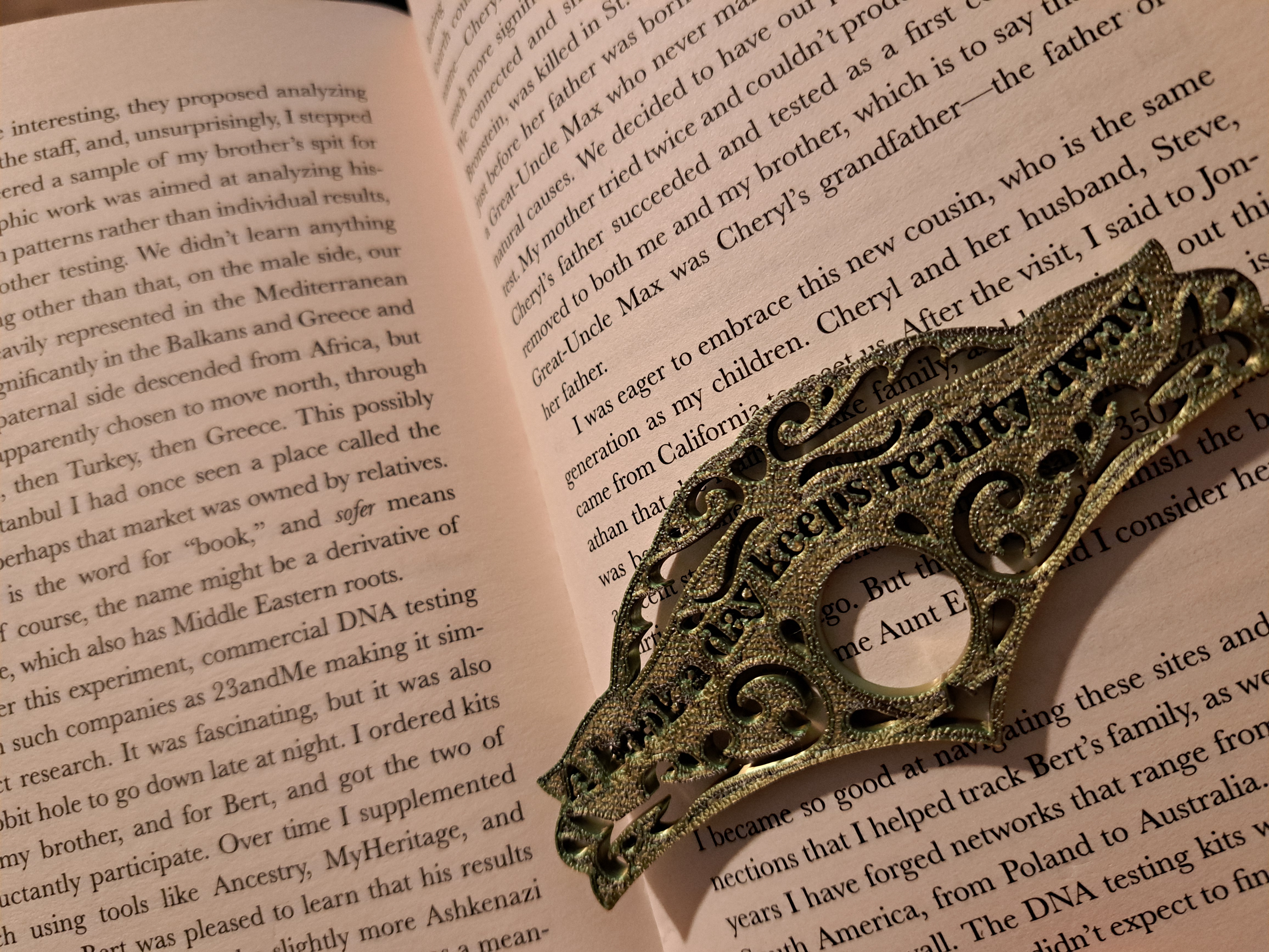 Book Thumb Holder în uz